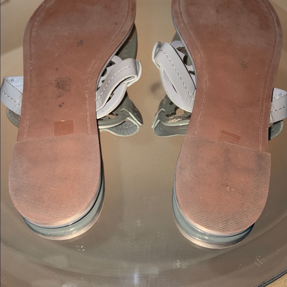 Tory Burch “Miller” Gray Patent Leather Sandals Size 7 1/2M - Picture 14 of 14